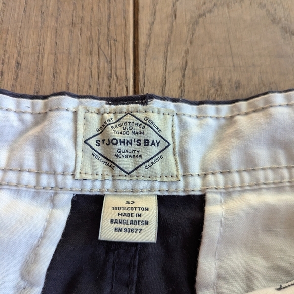 NWT Men's St. John's Bay Navy Blue Flat Front Shorts Size 32 - Picture 2 of 6